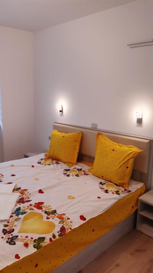 Calypso Rooms Fagaras Exterior photo