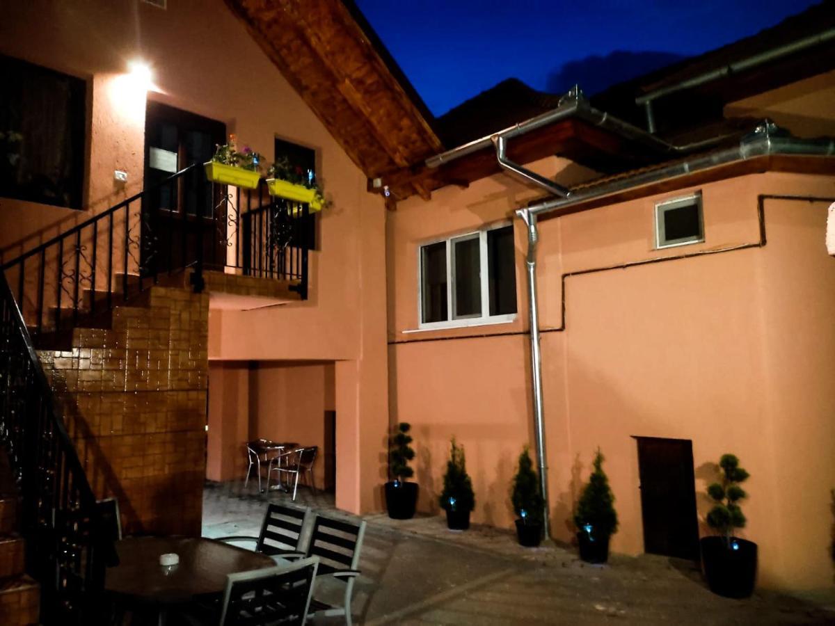 Calypso Rooms Fagaras Exterior photo