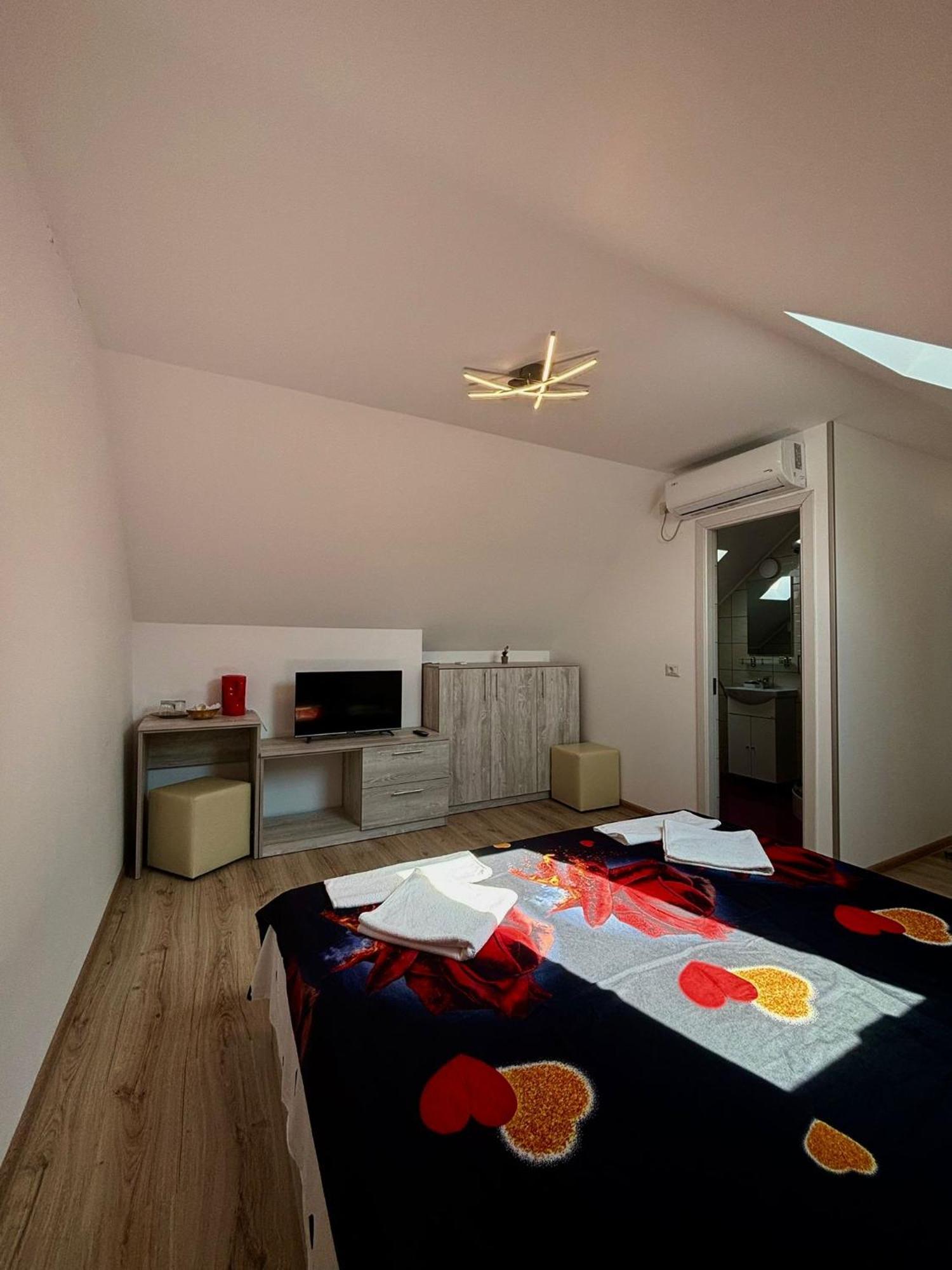 Calypso Rooms Fagaras Exterior photo